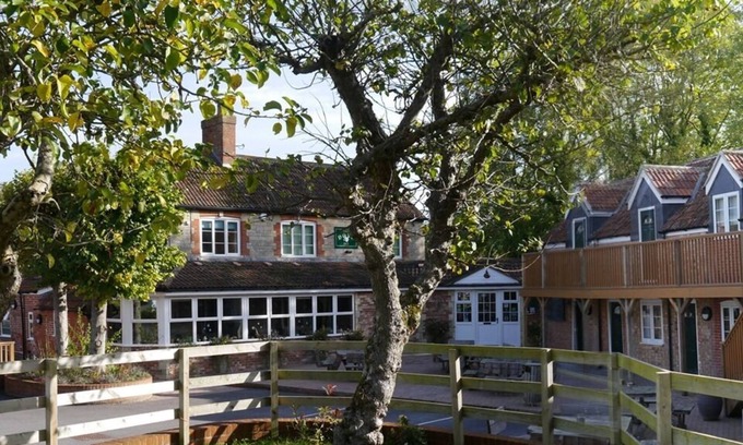 Warminster Hotel | The Dove Inn