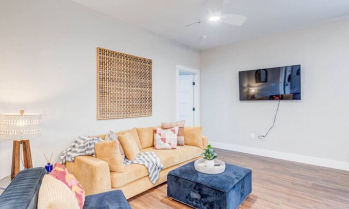 Historic Downtown Manteo Apartment | The Downtown Delight Family Suite