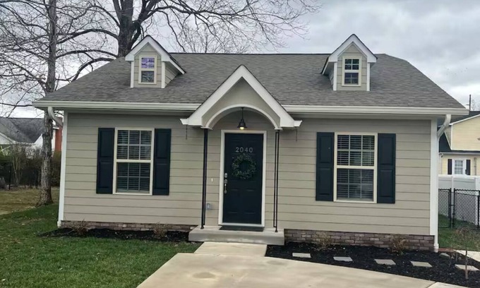 Cleveland House | The Downtown Historic Cleveland Cottage