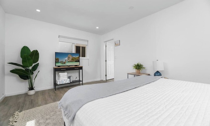 Croissant Park Apartment | The Downtown Retreat #2
