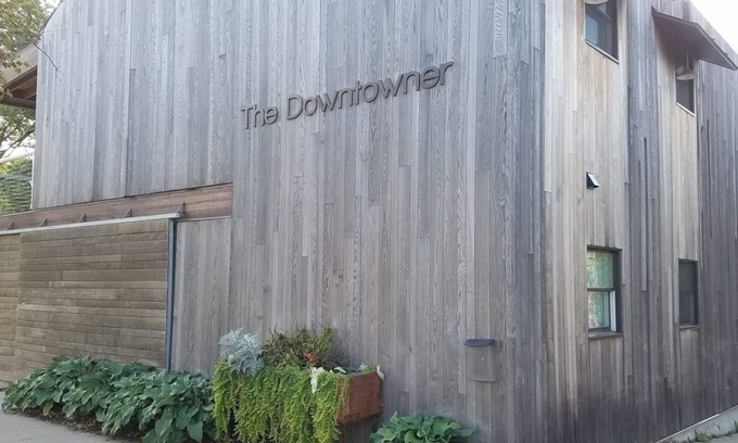 Lake Geneva House | THE DOWNTOWNER.Largest House on Main St. 14 Beds, Sleeps 20