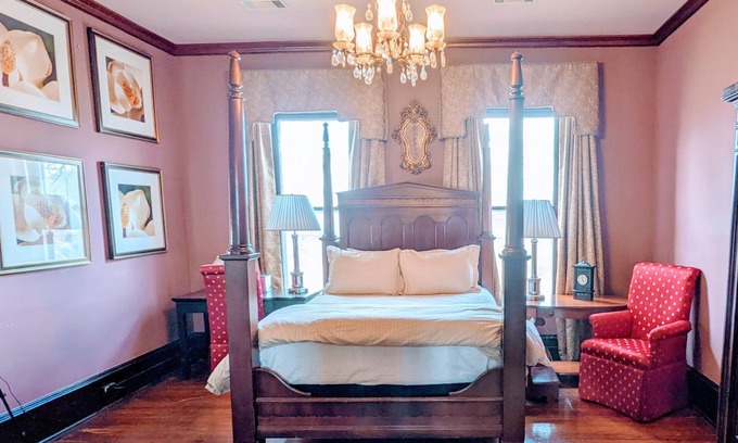 Buena Vista Hotel | The Drane Room at The Town House Inn in charming Buena Vista, Ga