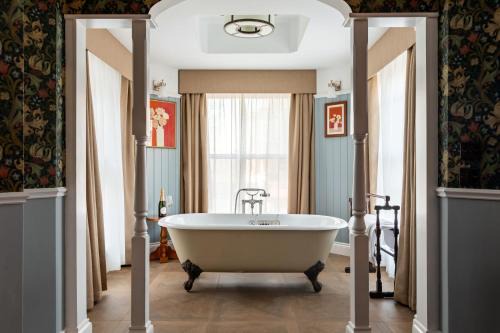 West Ealing Hotel | The Drayton Court Hotel