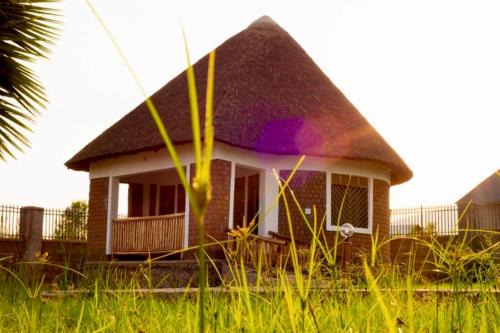 Kasese Ski Chalet | The Dream Experience Lodge - Support an Orphanage
