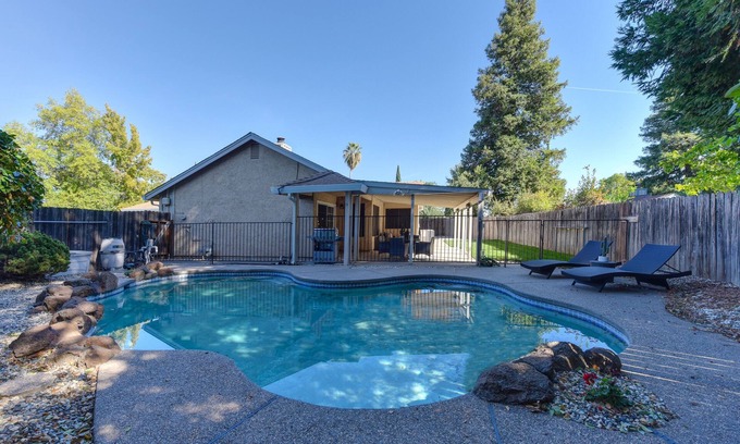 Pleasant Grove House | The Dream House Pool Garden Grill Close to Downtown Sacramento and Roseville