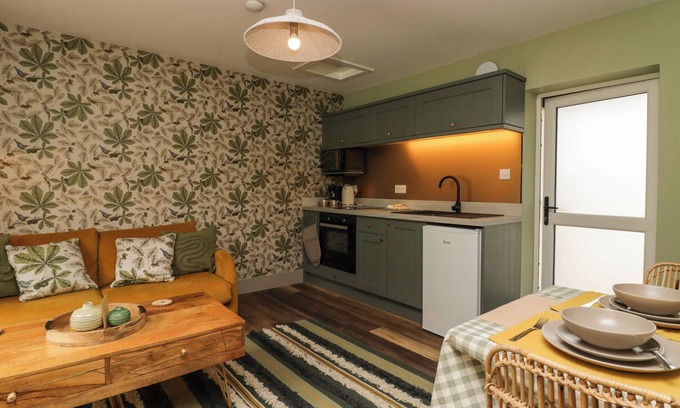 Rowrah Cottage | THE DREY, with a garden in Arlecdon