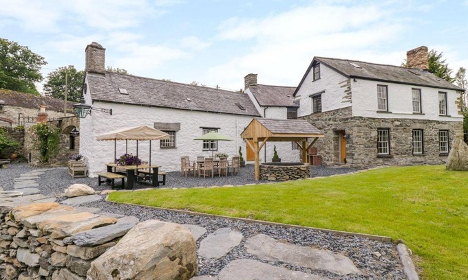 Corwen House | The Druids