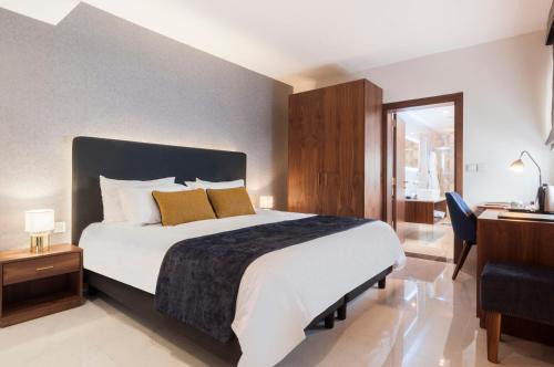 Victoria Hotel | The Duke Boutique Hotel