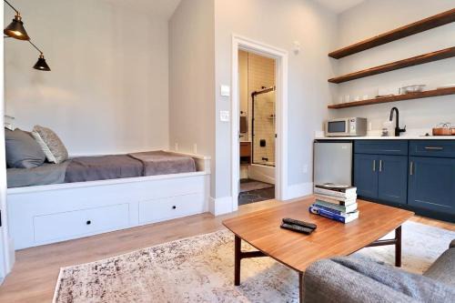 Old Town Alexandria Apartment | The Duke Suite at Prince Street Inn