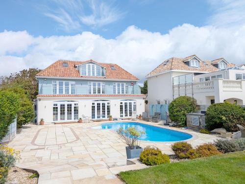 Bognor Regis House | The Dunes - Swimming Pool