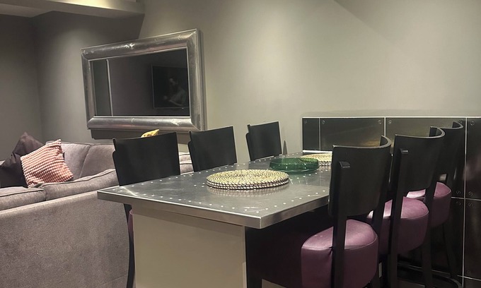 The Docks Apartment | The Duplex Hideout Apartment (Sleeps 6)