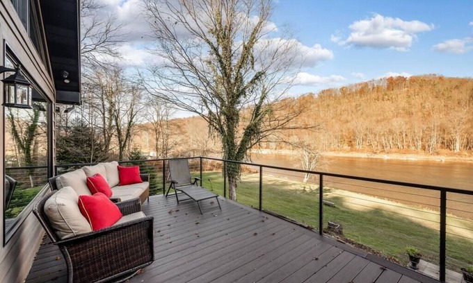 Turkey City House | The Eagles’ View Riverstone Retreat