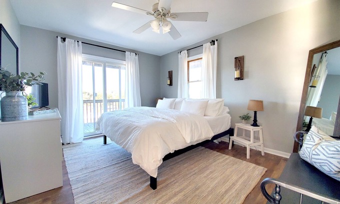 Kitty Hawk Apartment | The East Coast Host - Little Cedar