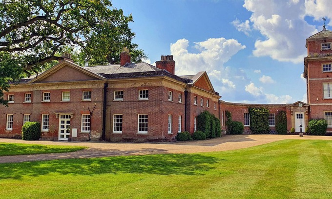 Wymondham Apartment | The East Wing - Three Bedroom Apartment, Sleeps 6