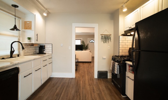 Lansing House | The Eastside Inn