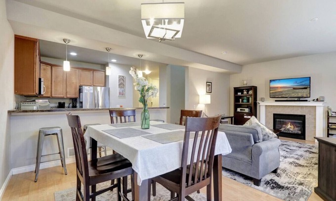 DeBarr Vista House | The Eastside Townhome Of Ophir