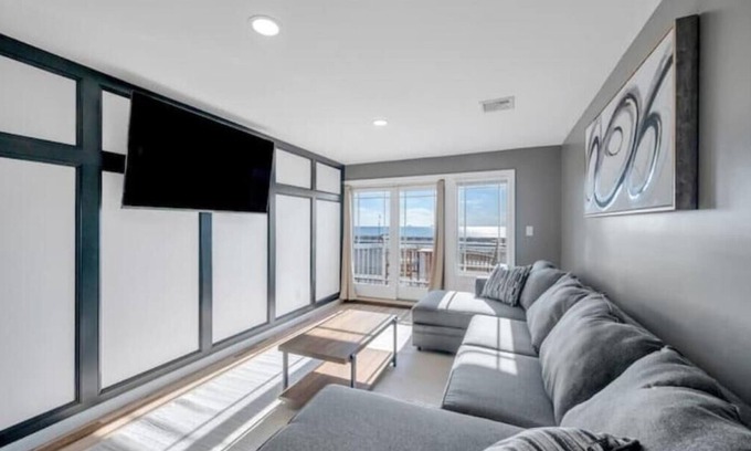 Long Beach House | The Eden - Beachfront