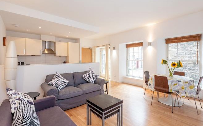 Old Town Apartment | The Edmonstone's Close Residence