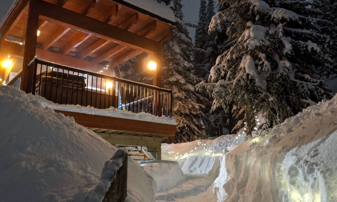 Silver Star Mountain Ski Chalet | The "Eh" Frame at SilverStar- Sleeps 5 with Private Hot Tub