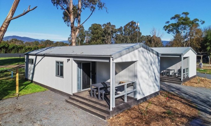 Thornton Villa | "The Eildon" 2 Bedroom Villa - Cabin Villa Sleep up to 5