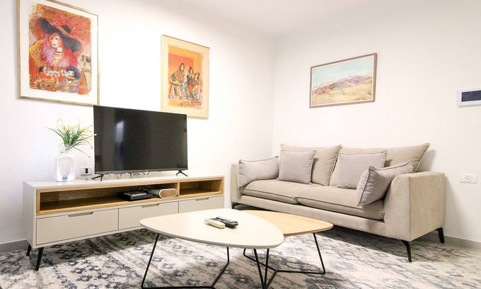 Emek Refaim House | The Elazar : Renovated 3 BR in Baka