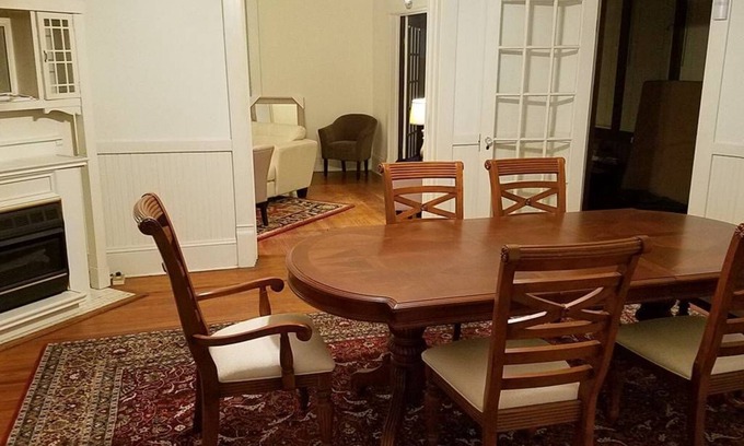 Henderson Bed & Breakfast | The Eleanor on Belle - Suite 1