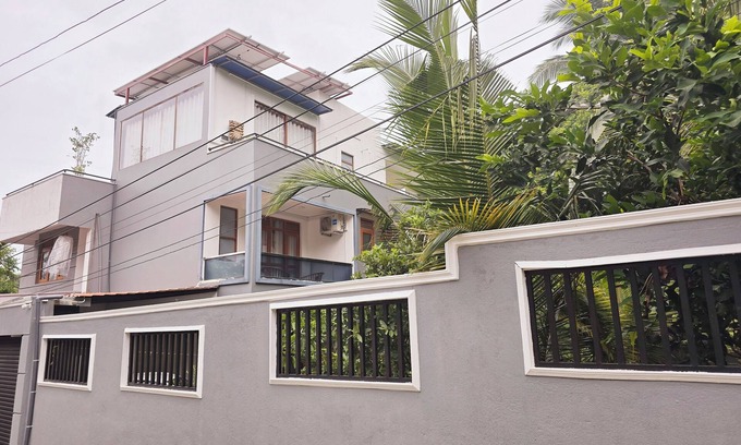 Waskaduwa House | The ElegancenPeaceful Residential area. 2KM away from the beach and city centre