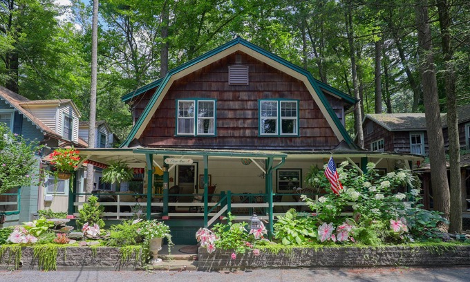 Mount Gretna Cottage | The Eliza Mae Cottage