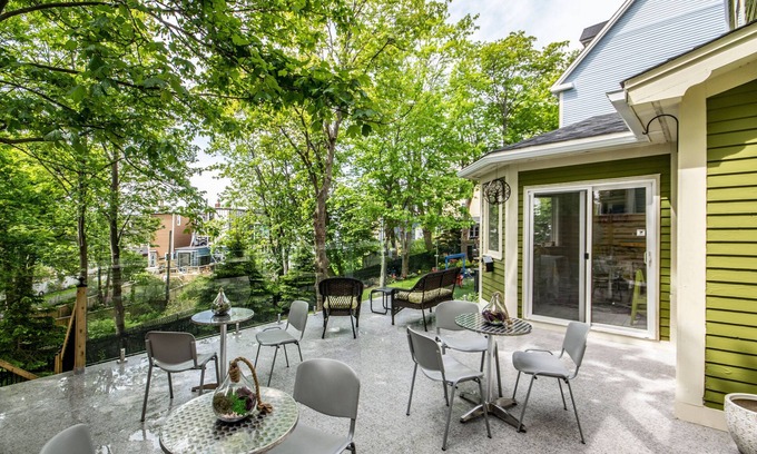 Downtown St. John's House | The Elizabeth Manor Guesthouse