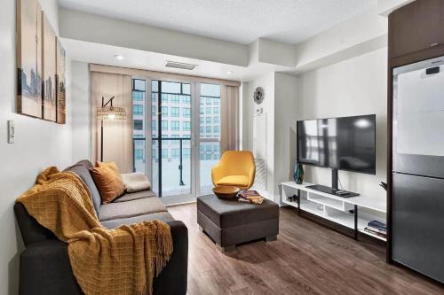 Toronto Entertainment District Apartment | The Ellios Suites - In Downtown Toronto, Opposite CN Tower & Rogers Centre
