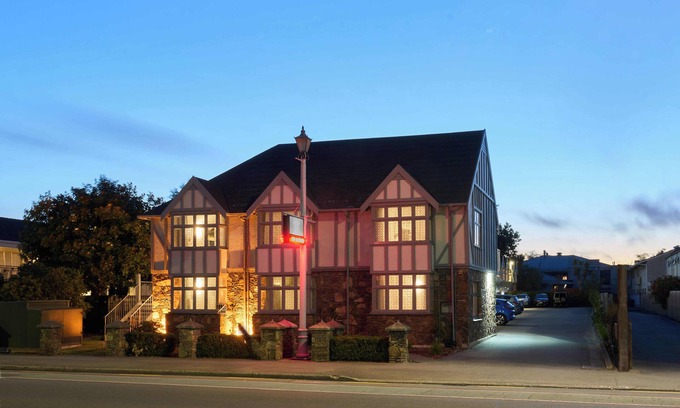 Merivale Hotel | The Elmwood Motel