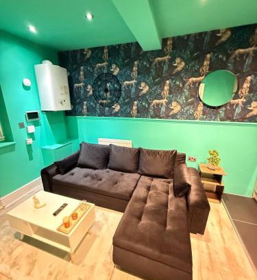 Mill Road Apartment | The Emerald Aura Stay by Staion