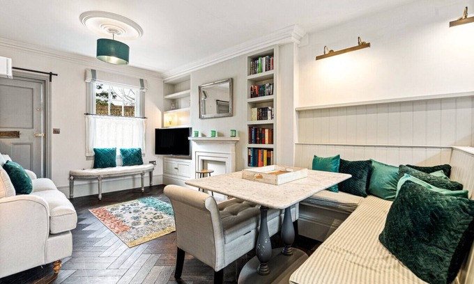 Henley-on-Thames House | The Emerald - Central Henley, 2 Bedroom House