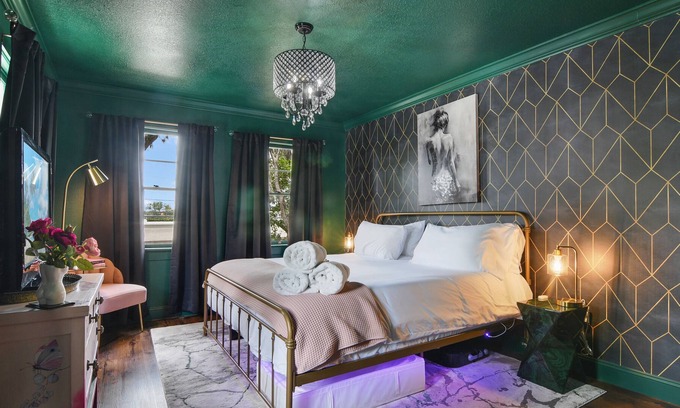 Sanford House | The Emerald Ritz Downtown
