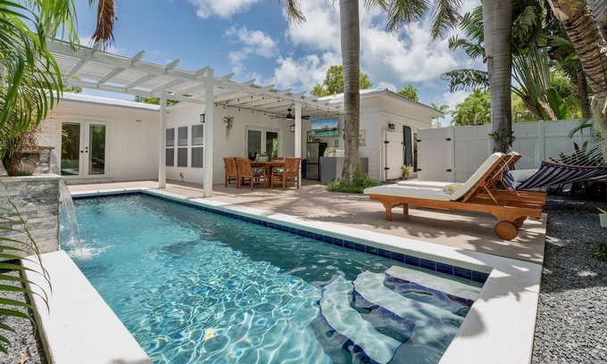 Midtown House | *THE ENCHANTED ROSE @ BEACHSIDE* Gorgeous Home & Pool + LAST KEY SERVICES…