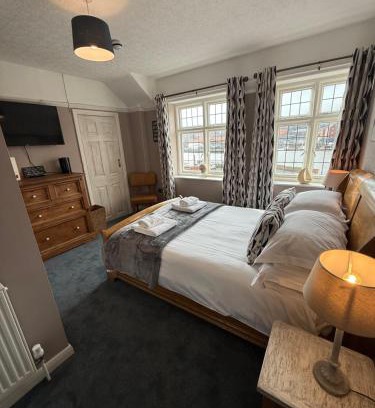 Whitby Hotel | The Endeavour
