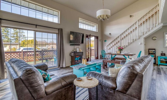 Bay City House | The Endless Summer - Meredith Lodging