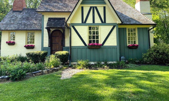 Millville House | The English Cottage