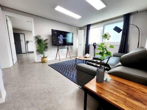 Mangwon-dong Apartment | The Enough