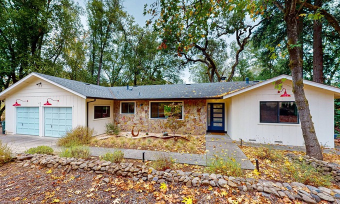 Glen Ellen House | The Enso Sonoma, Gated Oasis in Heart of Wine Country | Private Hot Tub, Deck