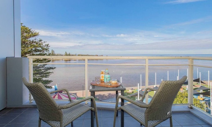 The Entrance Apartment | The Entrance Vista Waterfront Resort style Stay