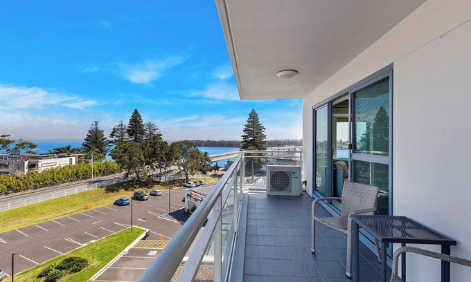 Central Coast Apartment | The Entrance Waterfront Apartment 425