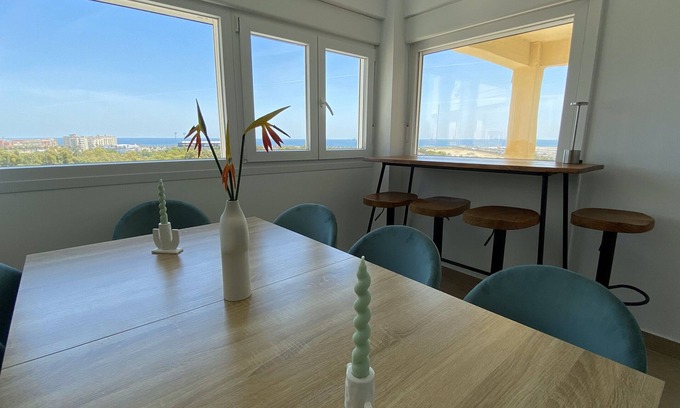 La Linea de la Concepcion Apartment | THE ROCK VIEWS APARTMENTS 2 one minute walk from the border with Gibraltar.