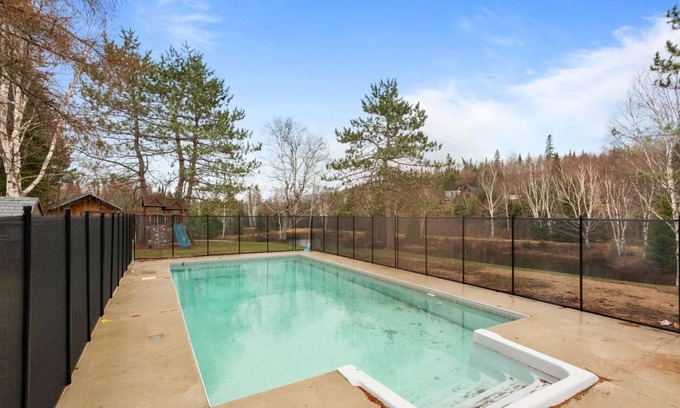 Saint Zenon Ski Chalet | The Escape | 4 BD | Pool & Spa | Games Room