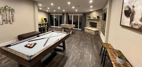 Cross Mountain House | The Escape - Family friendly, Close to Fiesta Texas, SeaWorld, Riverwalk and more
