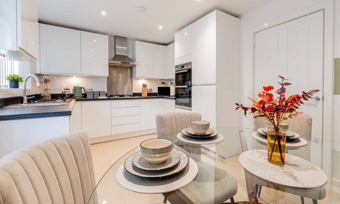 Belle Vue House | The Etihad Exq