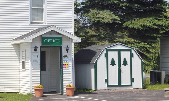 Town of Scriba Hotel | The Evergreen Motel