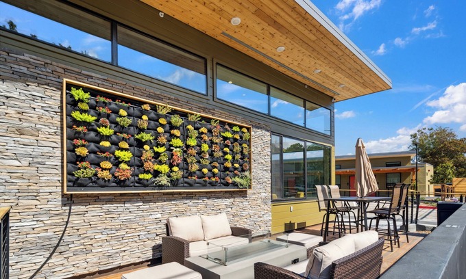 Corte Madera Hotel | The Evergreen