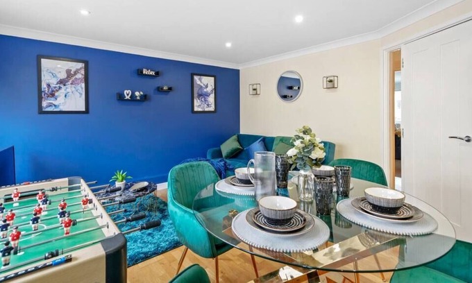 Cambridge Condo | The Exquisite Jewel of Cambridge Sleeps 18