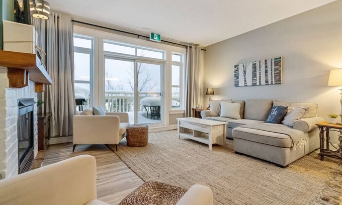 The Blue Mountains Condo | The Fairway Nest with Pool, Hot Tub & Golf!